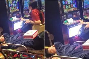 Berjudi di kasino, wanita ini boyong putrinya yang difabel