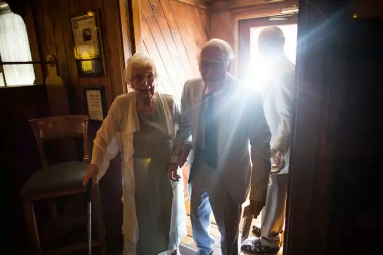 Nenek 98 tahun lamar kekasihnya yang berumur 94 tahun