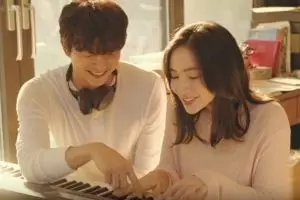 Adu akting di iklan smartphone, Gong Yoo peluk mesra Tatjana Saphira