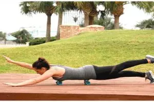 10 Latihan fisik unik ini bikin kamu makin betah keluarin keringat