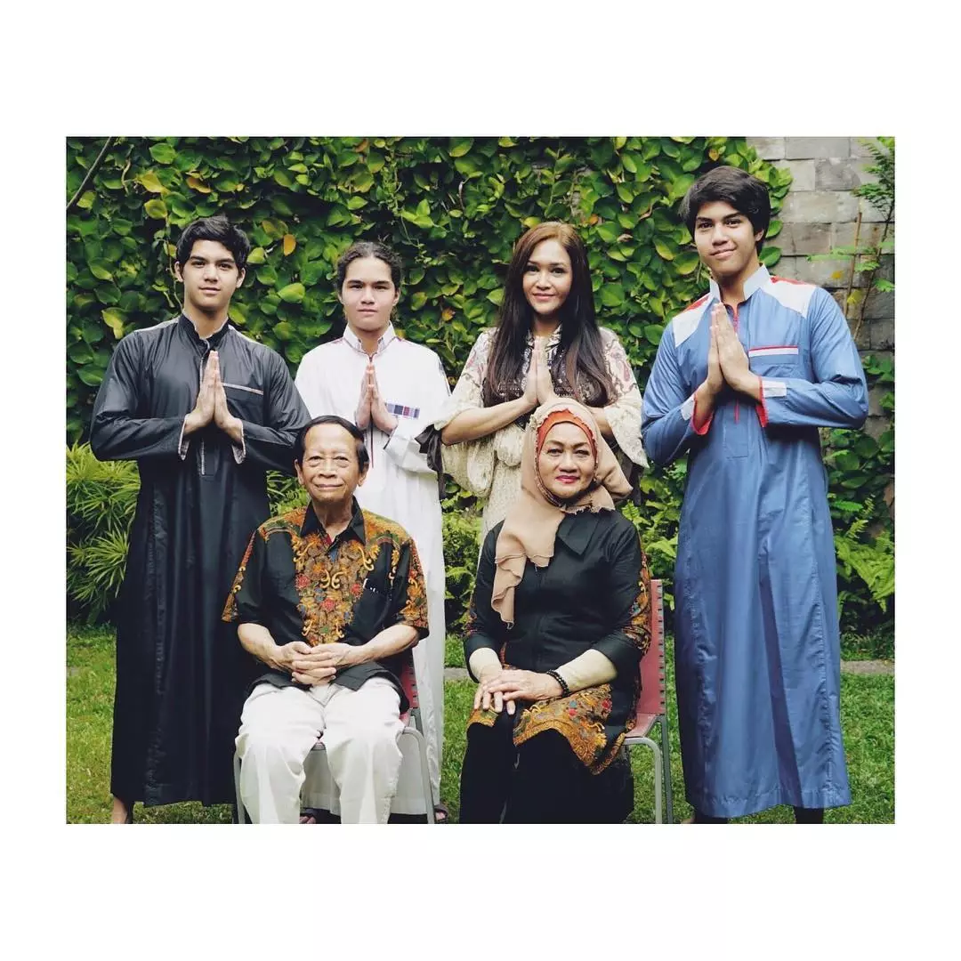 11 Foto kedekatan Maia Estianty dengan anak-anaknya, kayak kakak-adik