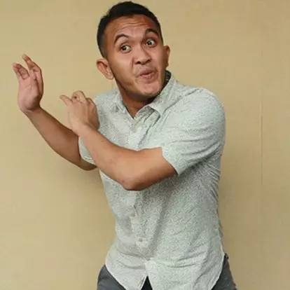 Bukan kue kekinian, 3 artis ini memilih jualan kaus bertema agama