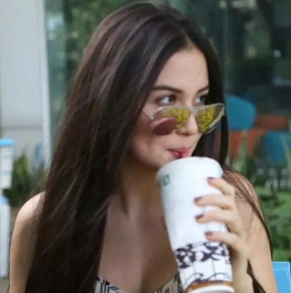 10 Potret Estelle Linden, sutradara berbakat juga bintang muda cantik