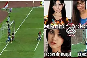 10 Foto editan pemain Timnas Filipina tabrak gawang ini kelewat kocak