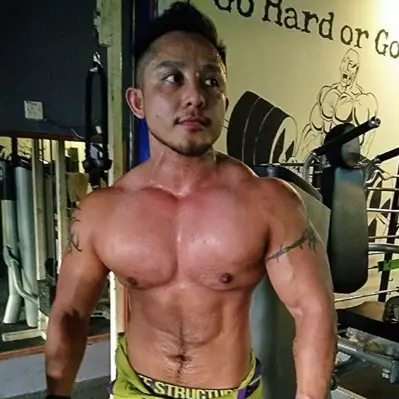 Kamu nggak akan nyangka, cowok berotot ini dulunya cewek