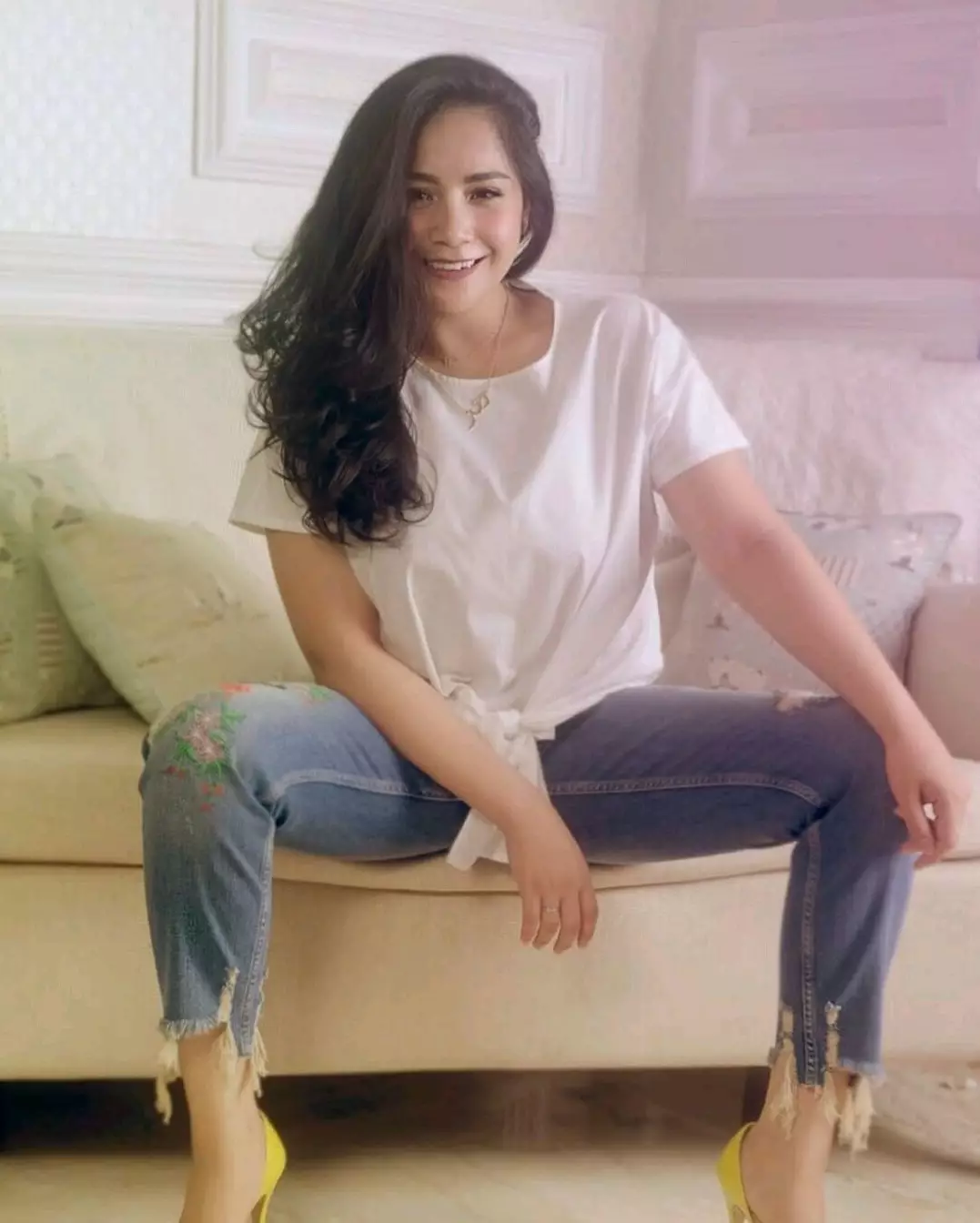 10 Gaya Nagita Slavina saat pemotretan, elegan dan flawless abis