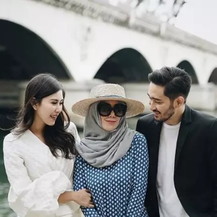 Usai lamaran, ini 10 foto kedekatan Jeje Govinda sama keluarga Syahnaz