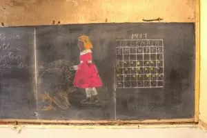 Papan tulis sejak tahun 1917 ini ditemukan saat renovasi sekolah