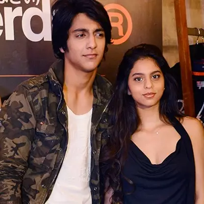 10 Potret sosok ganteng yang nempel terus sama putri Shah Rukh Khan