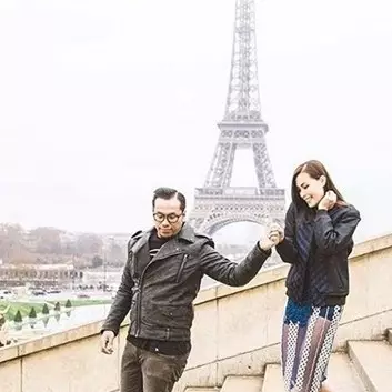 5 Pasangan seleb ini langsungkan lamaran di luar negeri, so sweet ya?