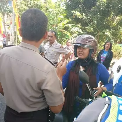 The Power of Mbak-Mbak, cewek ini kabur dari razia lalu tabrak polisi