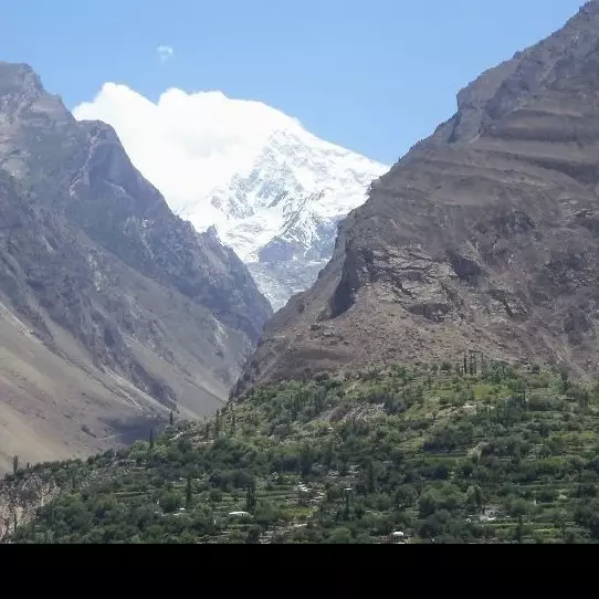 10 Potret indahnya 'atap dunia' Kamakoram, piknik yuk!