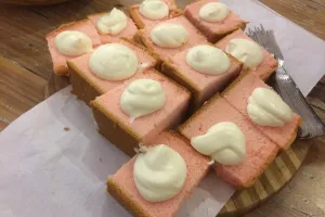 Sponge cake berbentuk bantal ini jadi tren di Indonesia