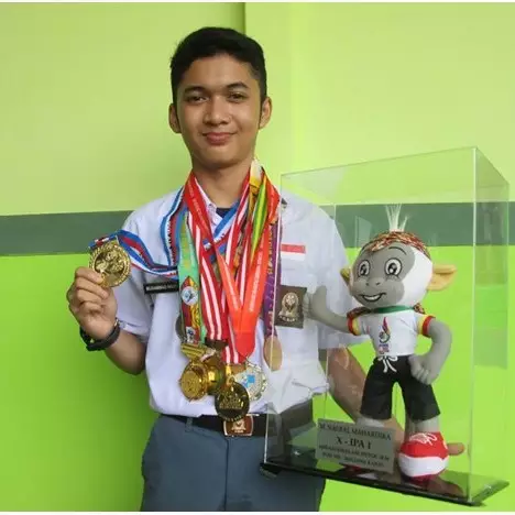 Naufal Mahardika, atlet tembak usia 16 tahun peraih emas SEA Games