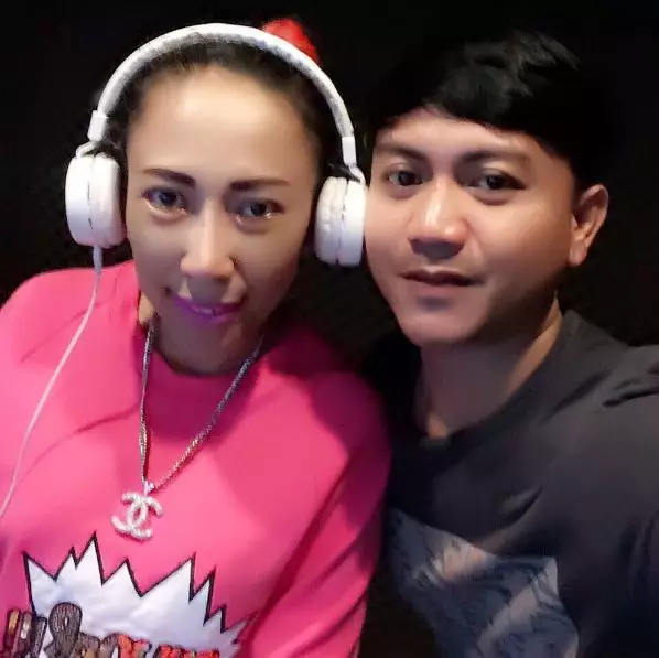 8 Potret Dewi Sanca terkini usai operasi plastik, makin cantik nggak?