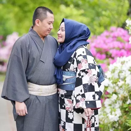 10 Foto ala prewed bos First Travel, masih mesra setelah terciduk?