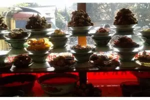 Video penjelasan tentang nasi warung Padang yang diduga plastik