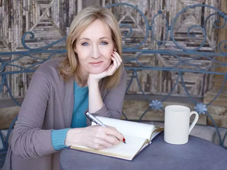 JK Rowling minta penggemar tidak pelihara burung hantu, ini alasannya