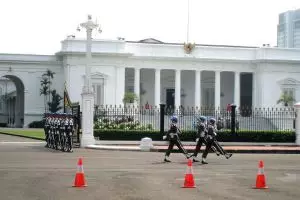 Heboh pria bugil mau masuk Istana Kepresidenan, teriak minta kawin