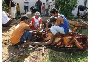 6 Foto editan menyembelih hewan kurban ini lucu banget