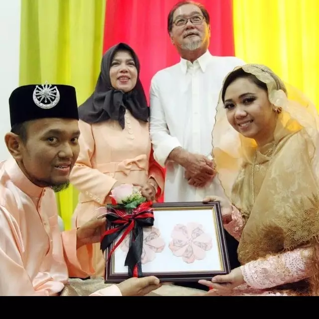 Wanita mualaf ini nikahi kekasih yang sakit kanker stadium akhir