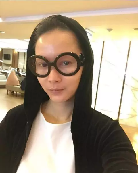 7 Bukti Inul Daratista tetap cantik menawan meski tanpa makeup