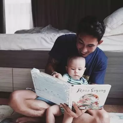 10 Kedekatan papa muda Fandy Christian dan anaknya, bikin baper nih!