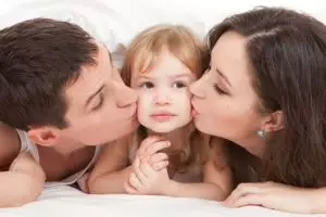 Lagi tren orangtua mencium bibir anak, patutkah?