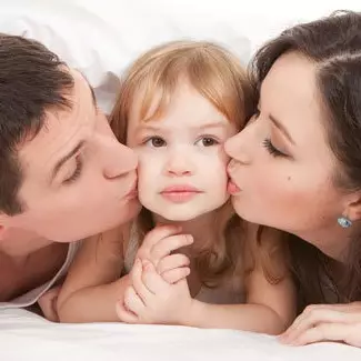 Lagi tren orangtua mencium bibir anak, patutkah?