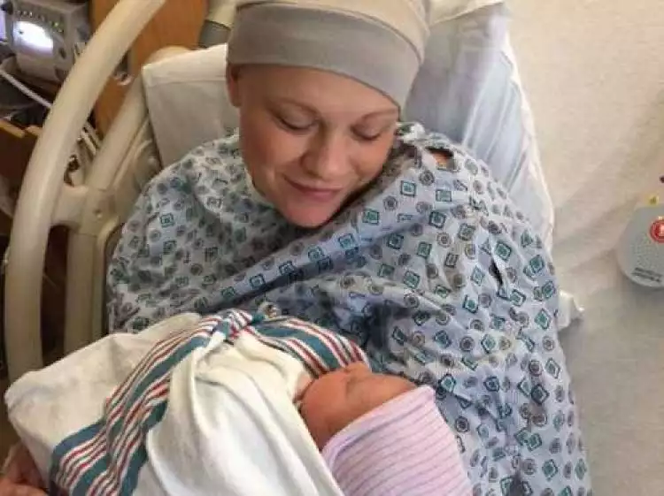 Idap kanker ovarium, perjuangan ibu lahirkan putrinya ini bikin haru