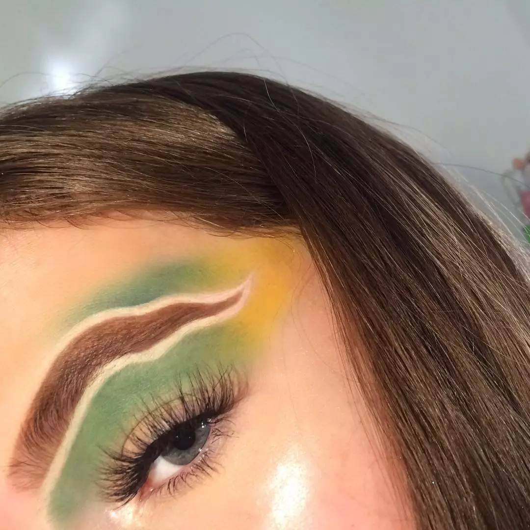 Squiggle Brows, tren alis berkelok-kelok bak ular yang lagi booming