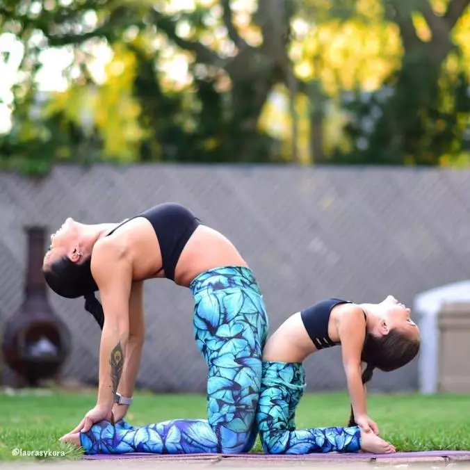 10 Kekompakan ibu dan anak yoga bareng ini begitu menggemaskan