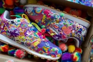 Lisa Frank ajak Reebok rilis rainbow sneaker ala sepatu klasik 90-an