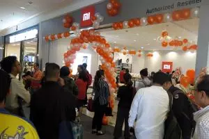 Gerai smartphone ini dibuka langsung diserbu pengunjung, ada apa ya?