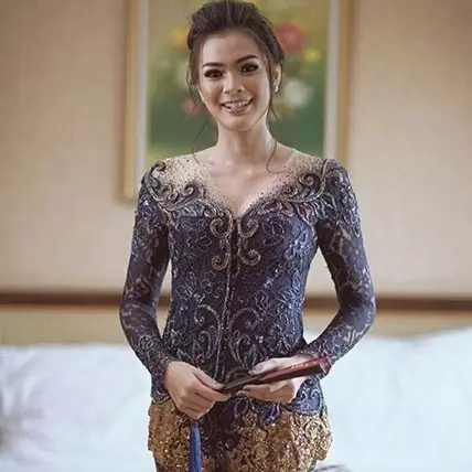 10 Momen tunangan Puteri Indonesia Kezia Warouw &amp; kekasih, sweet abis!