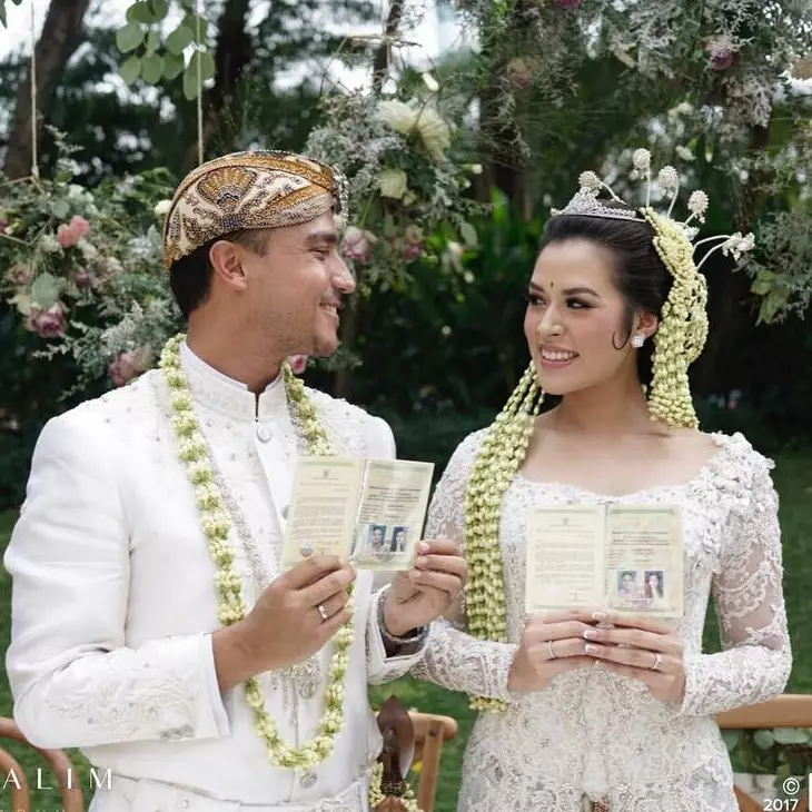 Sah, begini 8 potret bahagia Raisa dan Hamish Daud saat akad nikah