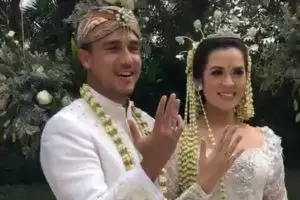 Gunakan adat Sunda, akad nikah Raisa-Hamish berlangsung hikmat