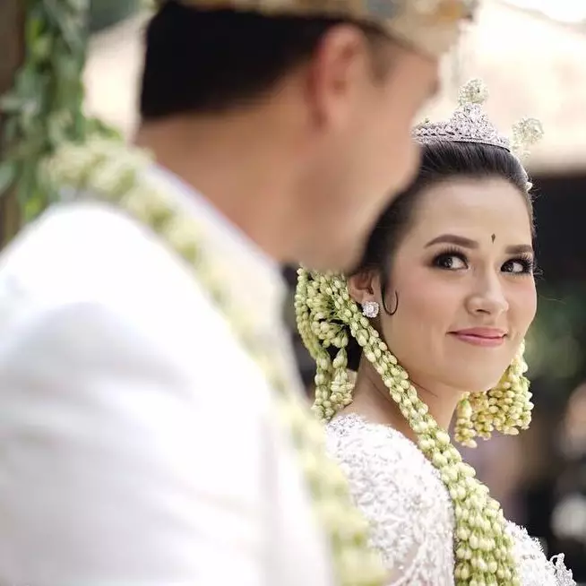 Usai ijab kabul, ini rangkaian upacara adat yang dijalani Raisa-Hamish