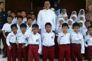 Begini tingkah lucu siswa-siswa SD belajar toleransi agama di gereja