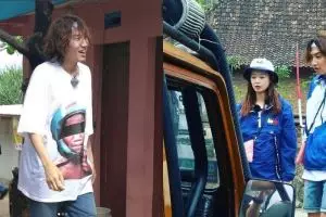 10 Potret keseruan Lee Kwang-soo syuting di Pantai Timang Yogyakarta