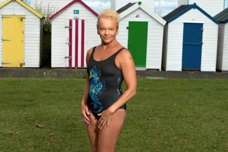 Siapa sangka, nenek berusia 70 tahun ini jadi model baju renang