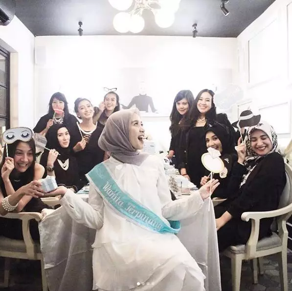 Ini 7 momen Bella terharu dapat kejutan bridal shower dari sahabatnya
