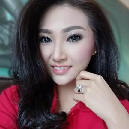 7 Artis ini penampilan sehari-harinya berkebalikan dengan saat di TV