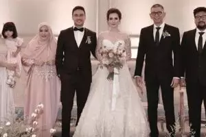 Anak dan menantunya dinyinyiri, begini respons menohok dari ibu Raisa