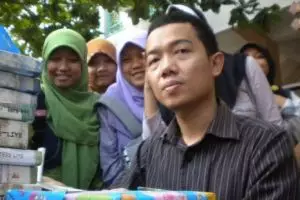 Tere Liye ingin karyanya tak lagi dijual di toko buku, ini alasannya