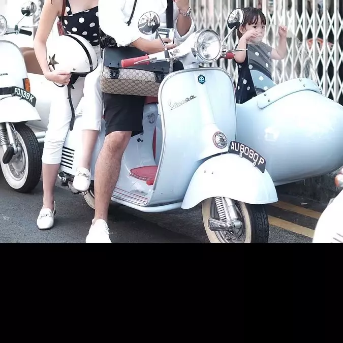 Begini momen bahagia keluarga Gading Martin saat liburan di Singapura