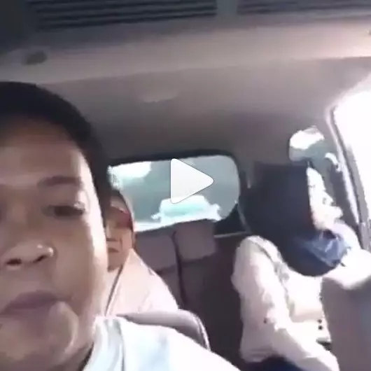 Gara-gara masalah kecil, sopir taksi online ini sindir pelanggannya 