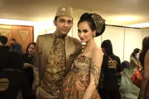 6 Seleb ganteng Indonesia ini sukses bikin bule klepek-klepek