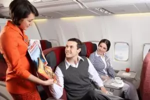 Ini waktu yang pas untuk berbicara dengan pramugari saat di pesawat
