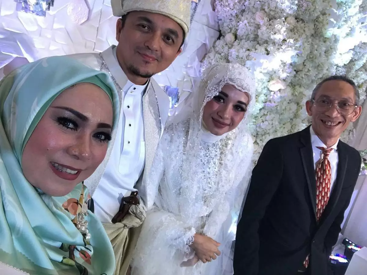 Bella dinyinyirin gara-gara makeup, ini jawaban menohok Melly Goeslaw